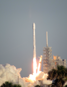 Intelsat 35e launching on 5th July 2017 from LC-39A on a Falcon 9, as seen from Playalinda Beach. Photo by Lupi.